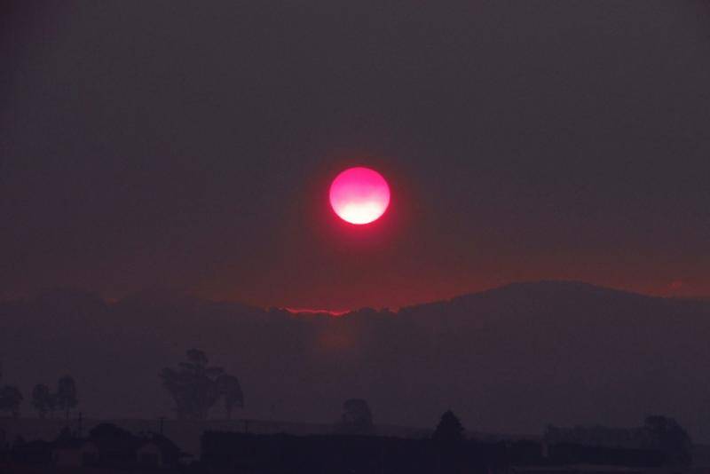 Sunset during bushfires..jpg