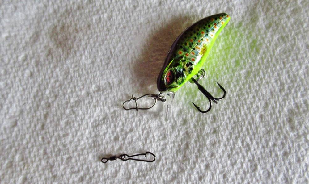 Surface Lure attachment - knot or swivel? - Bait & Tackle - Strike